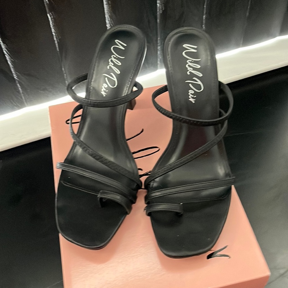 Wild Pair Lenorep Black Strap Sandals